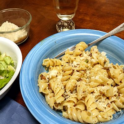Pasta with Fried Garlic & Toasted Nuts (“Pistachio Pasta”) : A Cookalong Original | The Cookalong Po